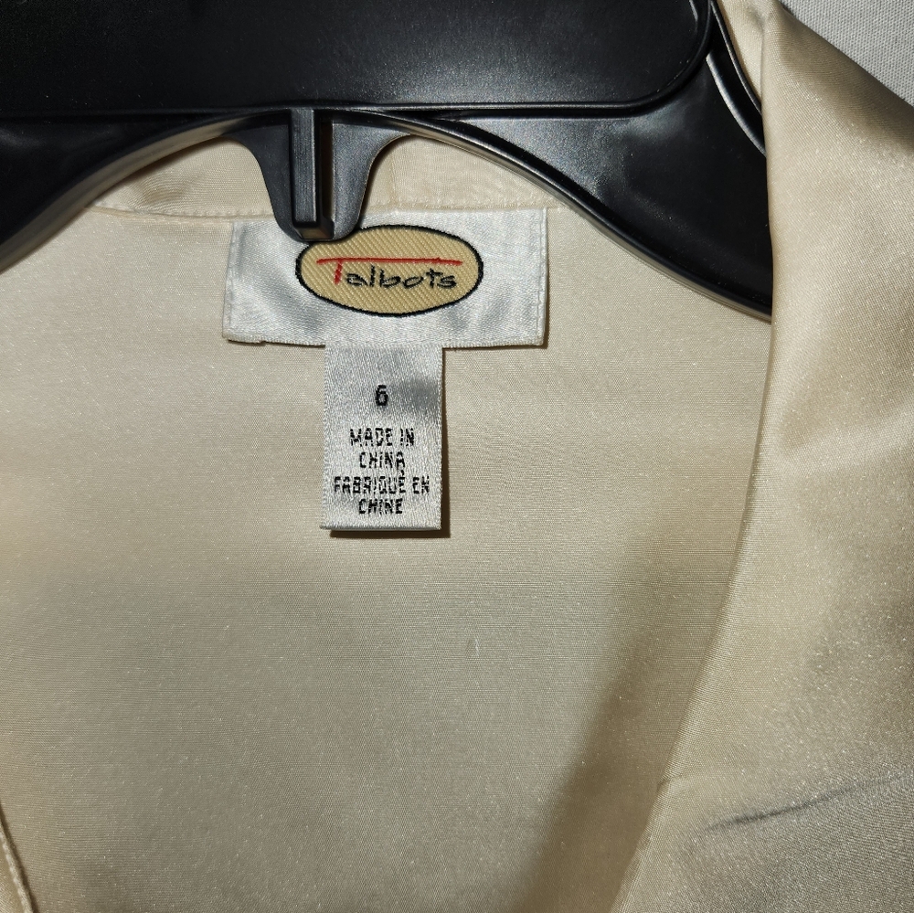Talbots 100% silk ivory statement top, Size 6 - Picture 6 of 6